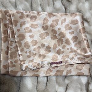 Kitsch leopard satin standard pillowcase